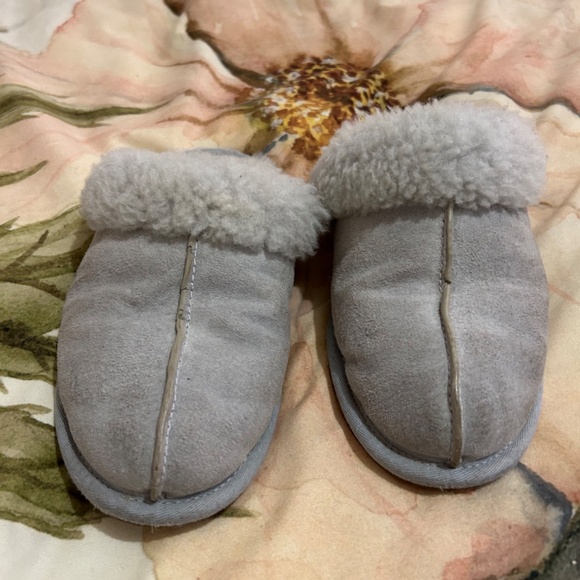 Uggs - Picture 3 of 3